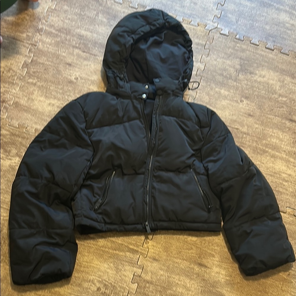 Alo Cropped Hooded Puffer Jacket